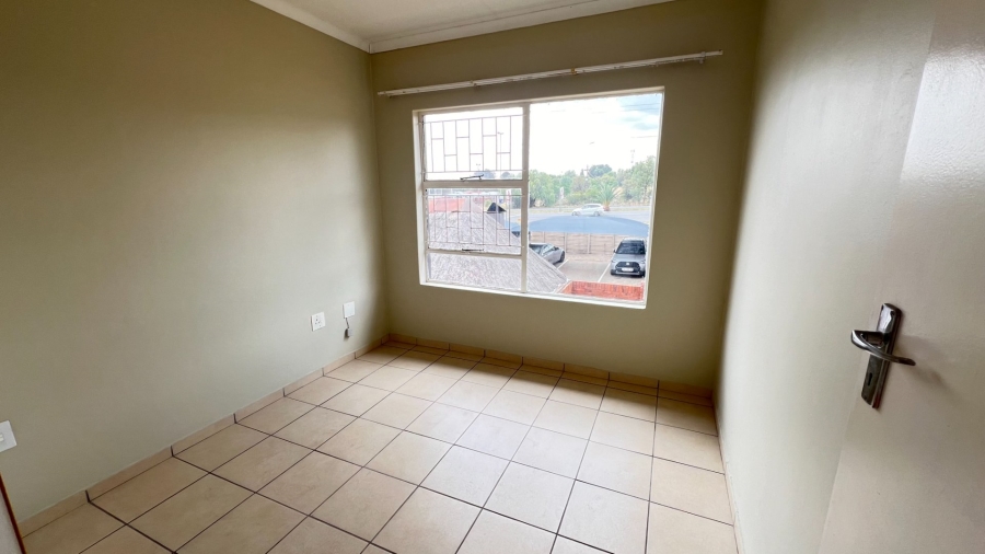 2 Bedroom Property for Sale in Langenhovenpark Free State